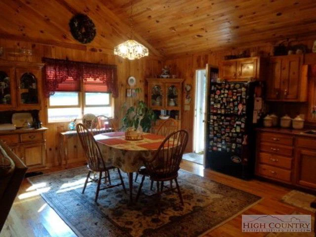 Image number 8 for the current listing