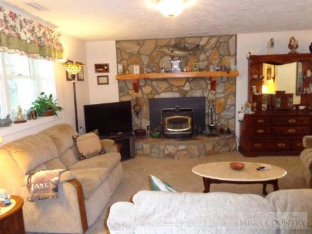 Image number 6 for the current listing