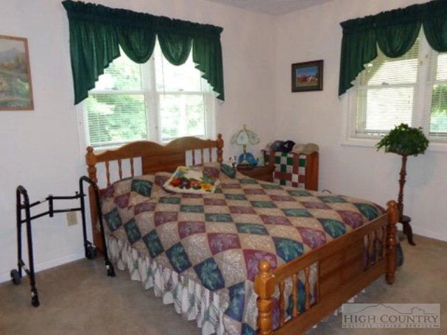 Image number 5 for the current listing