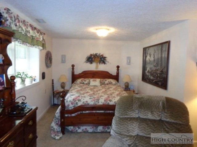 Image number 4 for the current listing