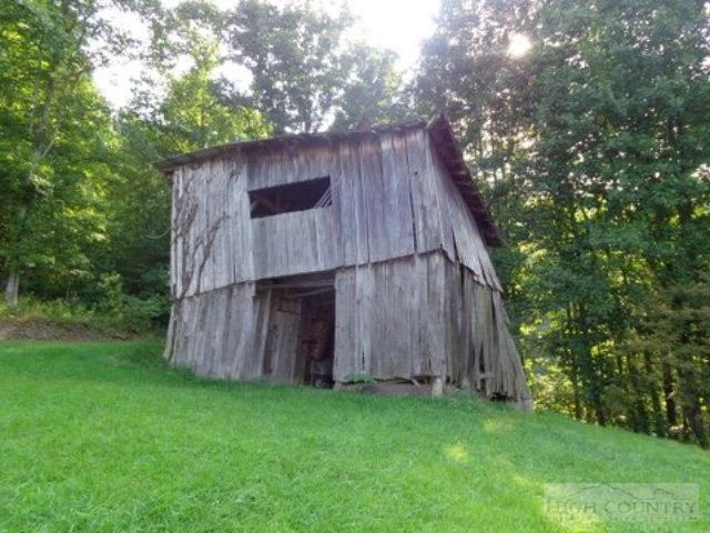 Image number 17 for the current listing