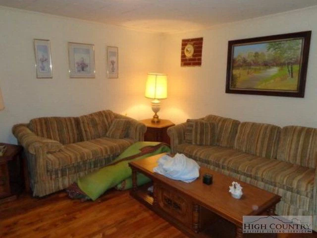 Image number 13 for the current listing