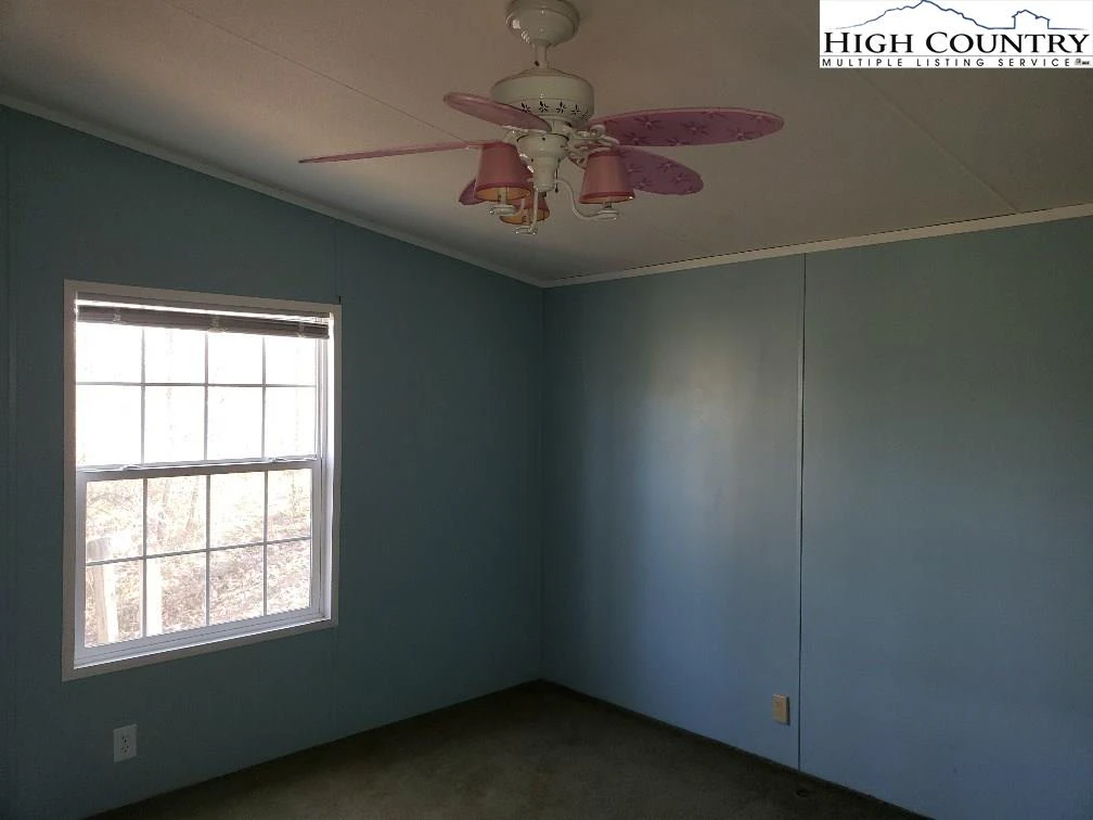 Image number 4 for the current listing