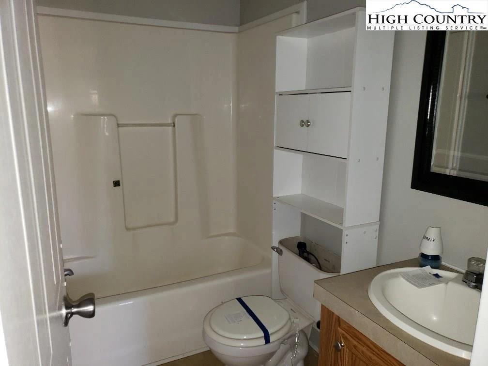 Image number 3 for the current listing