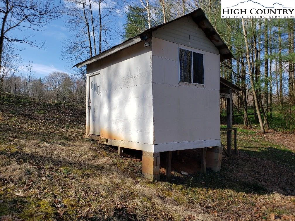 Image number 15 for the current listing