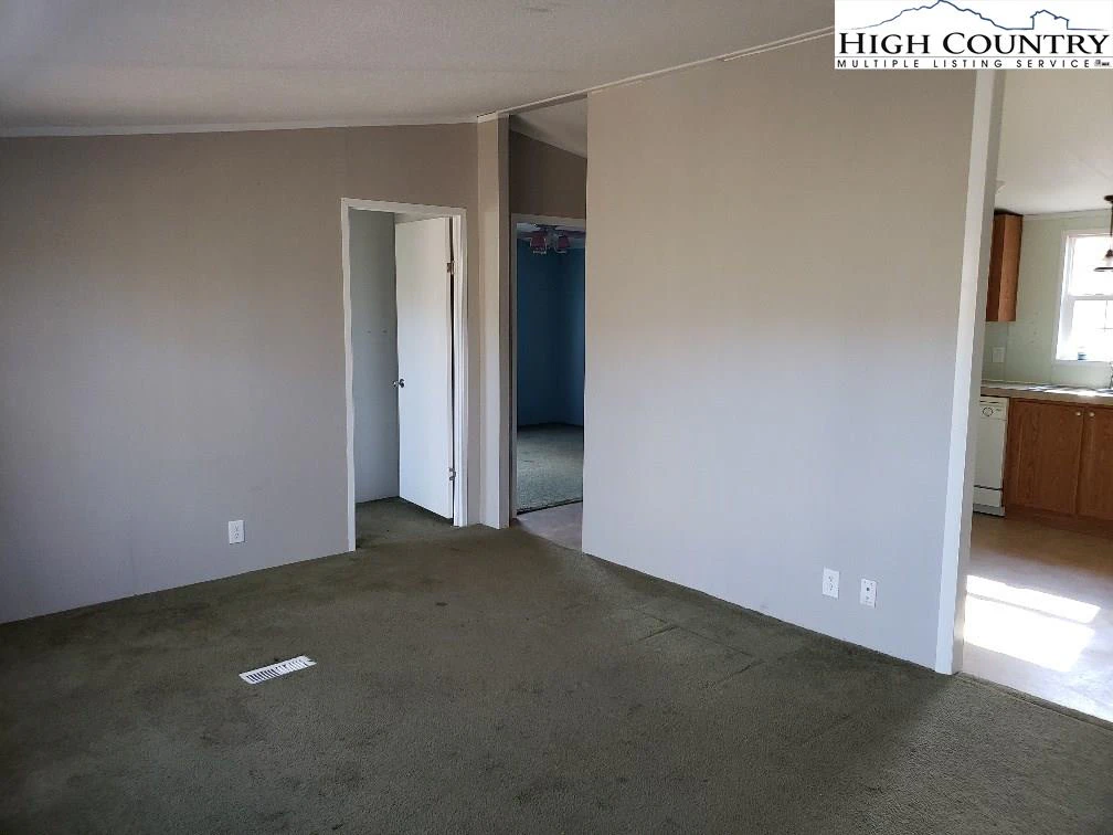 Image number 12 for the current listing