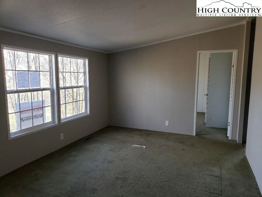 Image number 11 for the current listing