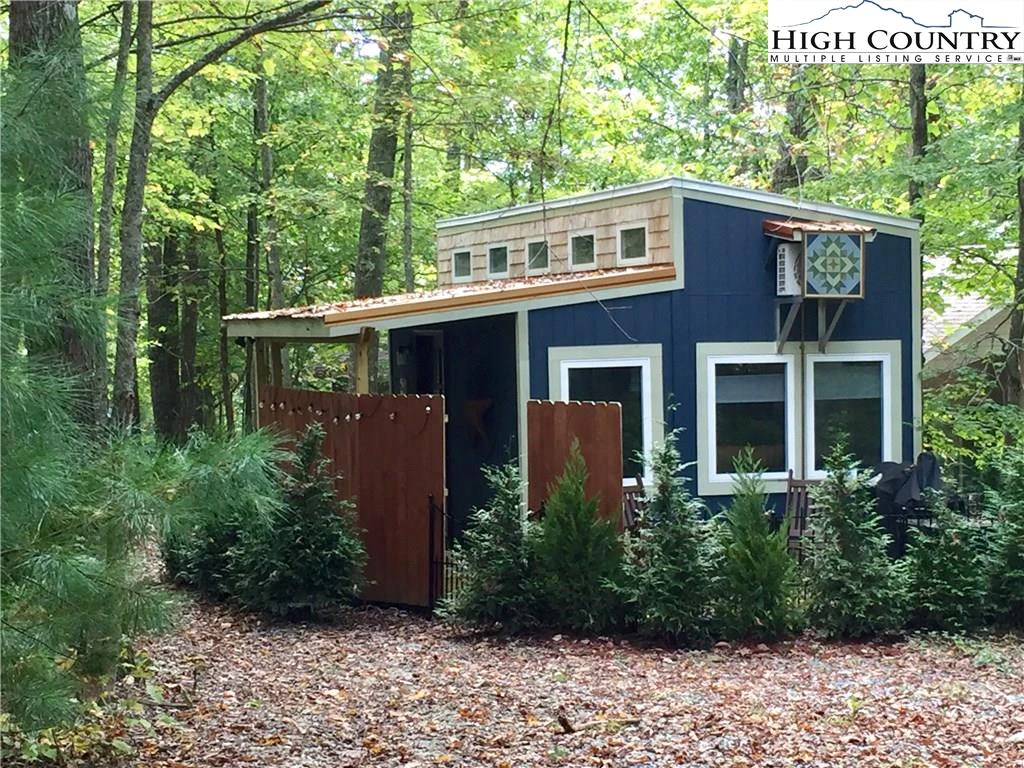 Image number 1 for the current listing