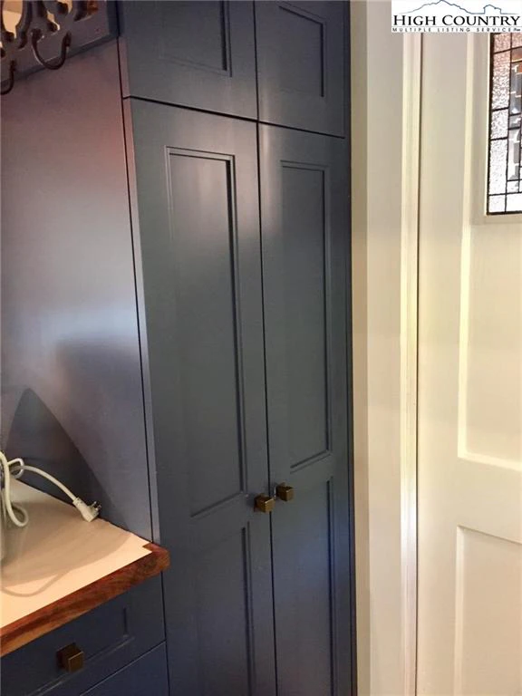 Image number 8 for the current listing