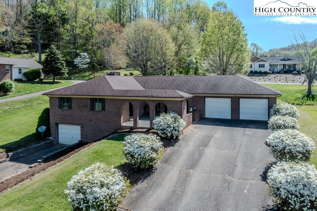 Image number 1 for the current listing