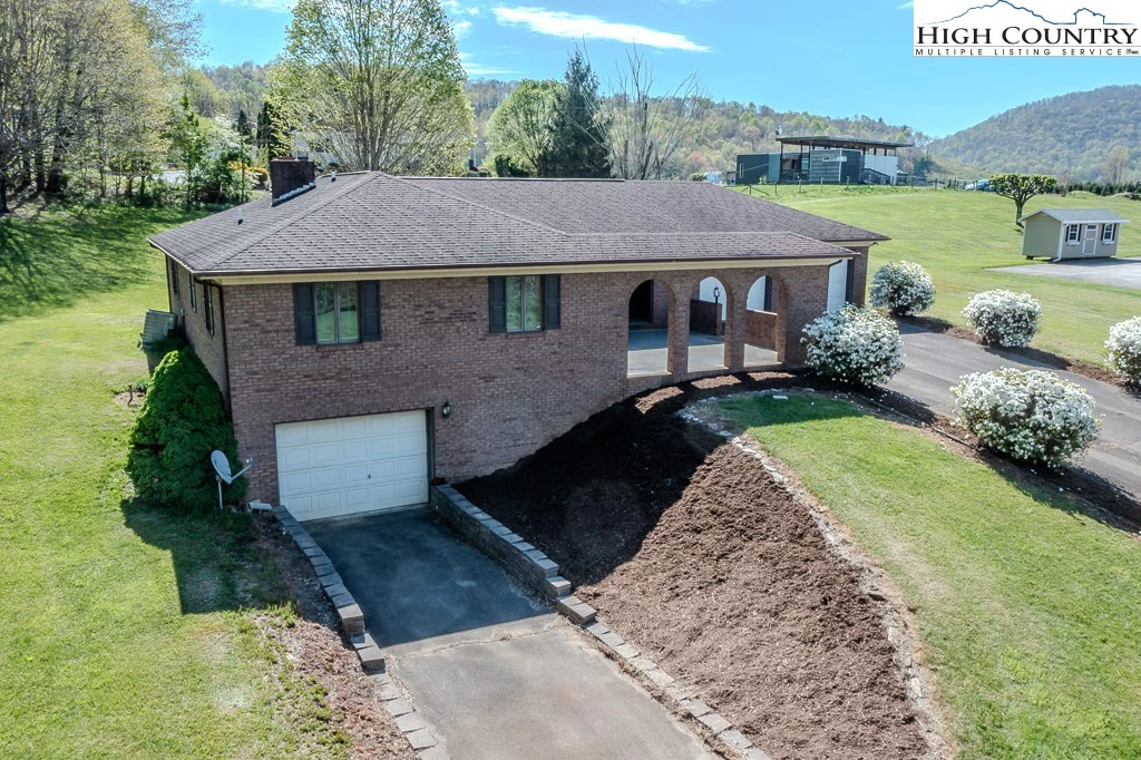 Image number 28 for the current listing