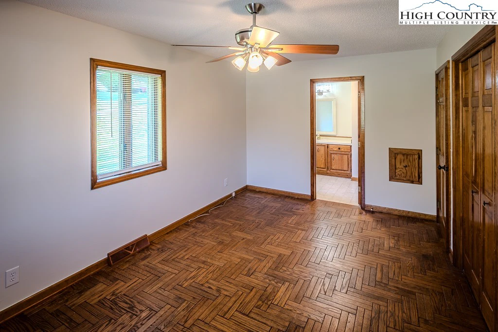 Image number 6 for the current listing