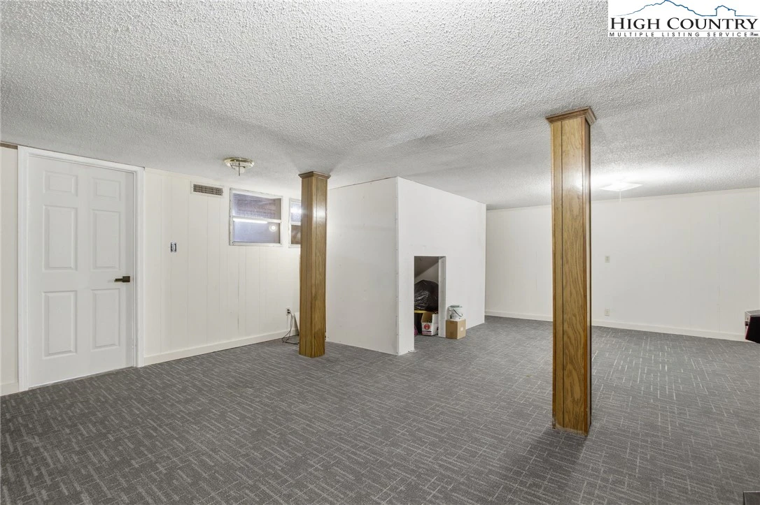 Image number 4 for the current listing
