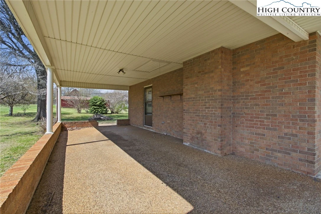 Image number 14 for the current listing