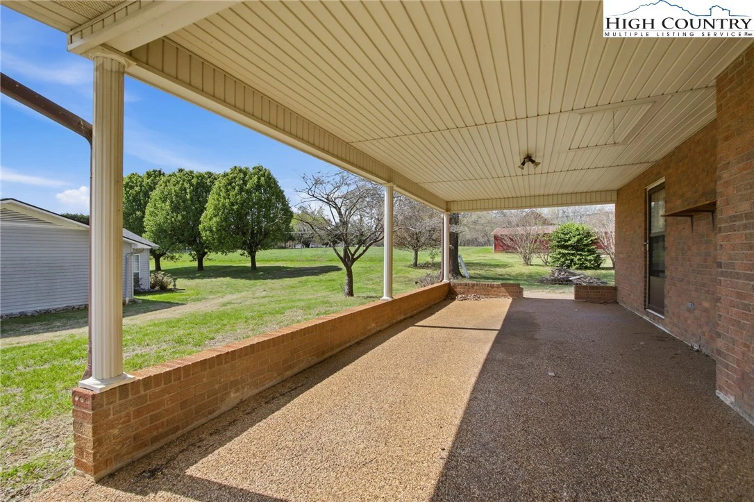 Image number 15 for the current listing
