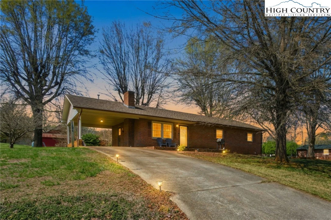 Image number 1 for the current listing