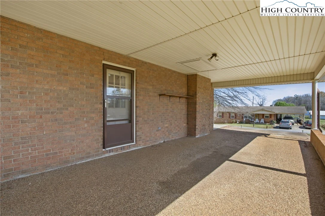 Image number 17 for the current listing