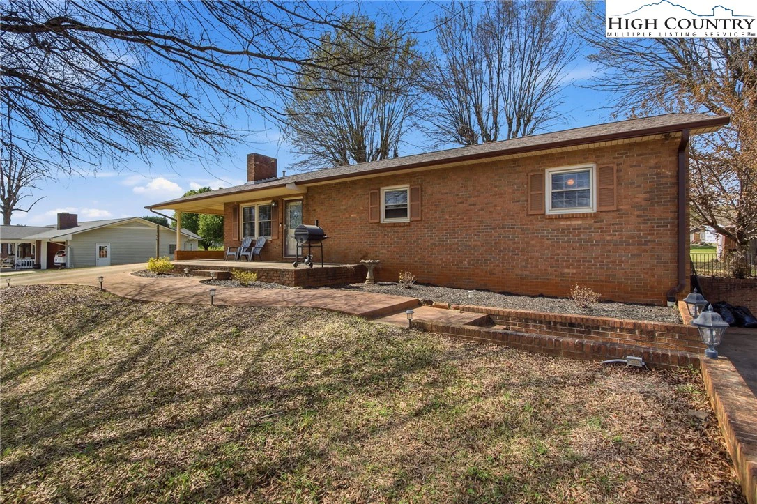 Image number 19 for the current listing