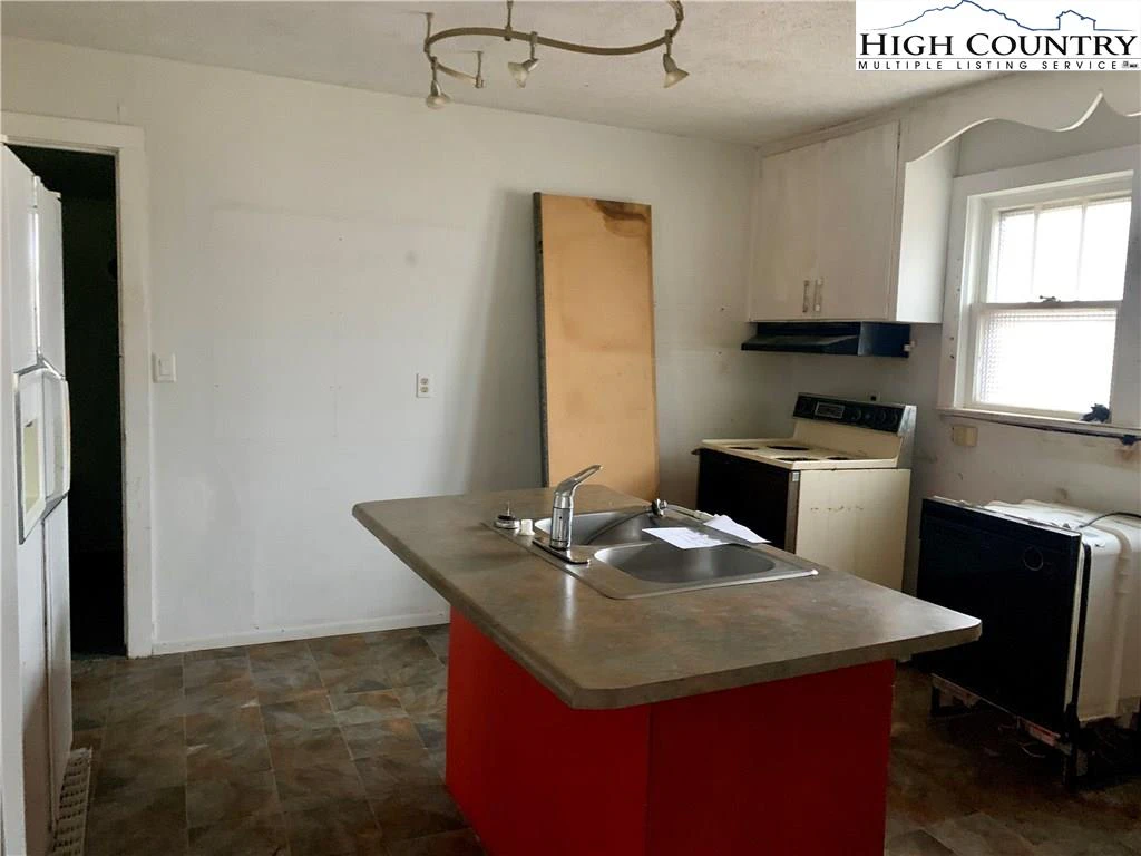 Image number 5 for the current listing