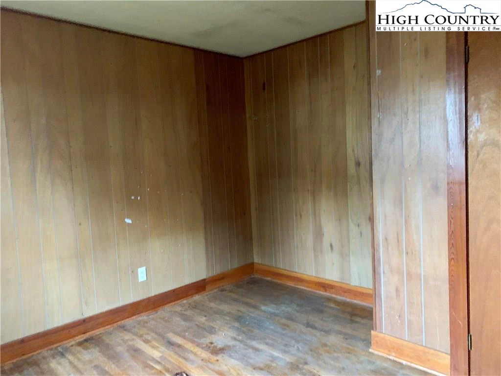 Image number 9 for the current listing