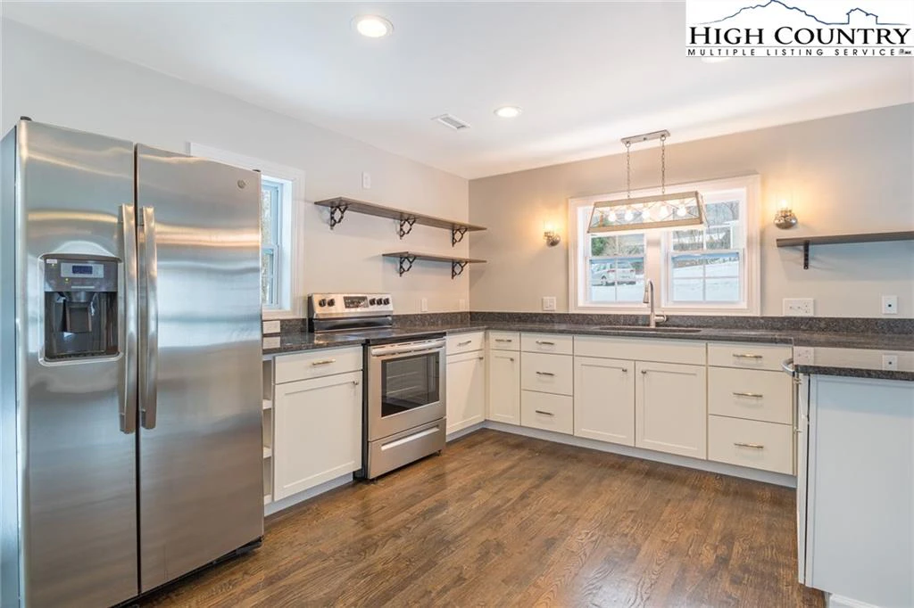 Image number 2 for the current listing
