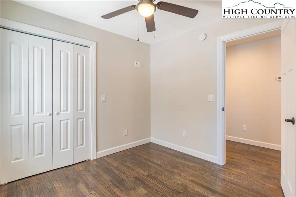 Image number 11 for the current listing