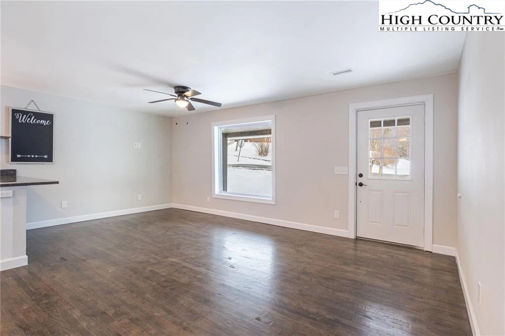 Image number 19 for the current listing