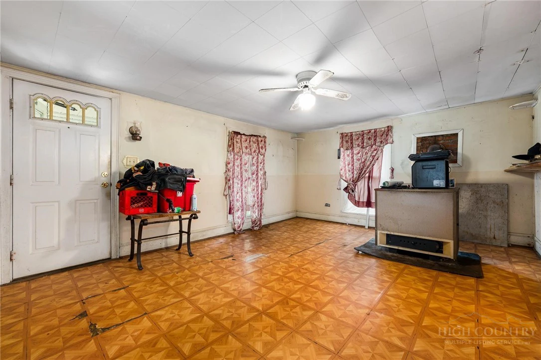 Image number 18 for the current listing