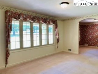 Image number 15 for the current listing