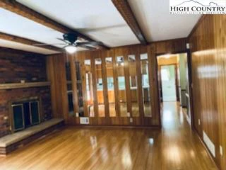 Image number 8 for the current listing