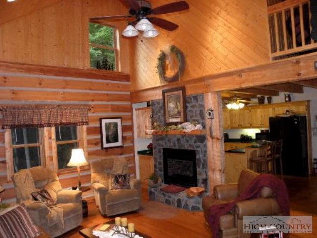 Image number 14 for the current listing