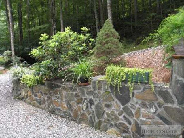 Image number 16 for the current listing