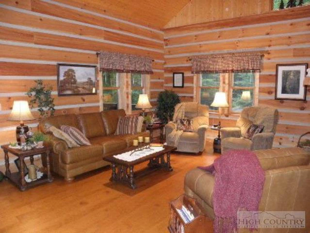 Image number 19 for the current listing