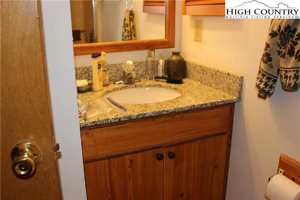 Image number 11 for the current listing