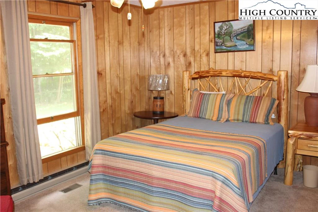 Image number 9 for the current listing
