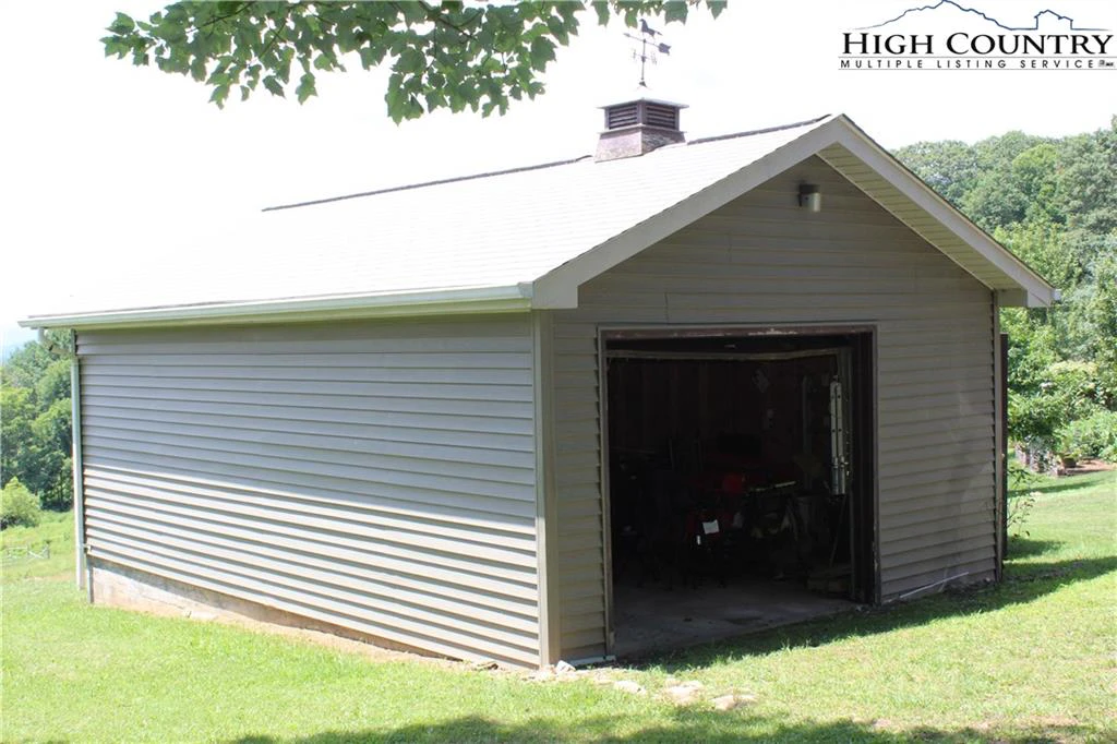 Image number 3 for the current listing
