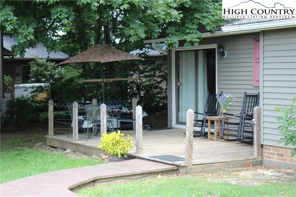 Image number 17 for the current listing