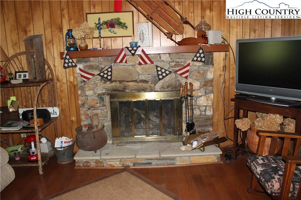 Image number 15 for the current listing