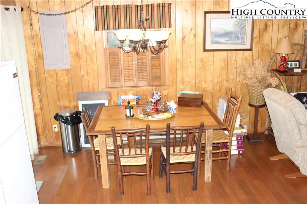 Image number 14 for the current listing