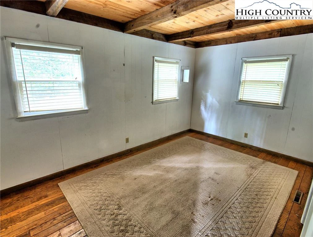 Image number 9 for the current listing