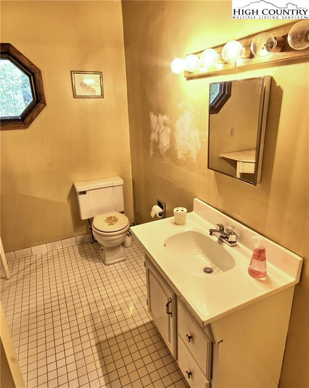 Image number 4 for the current listing