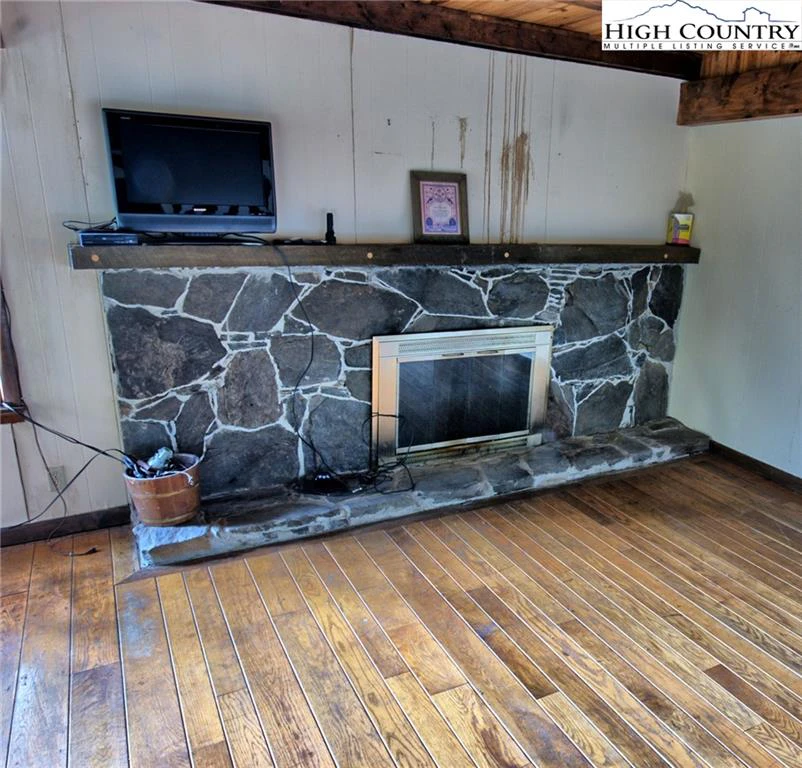 Image number 16 for the current listing