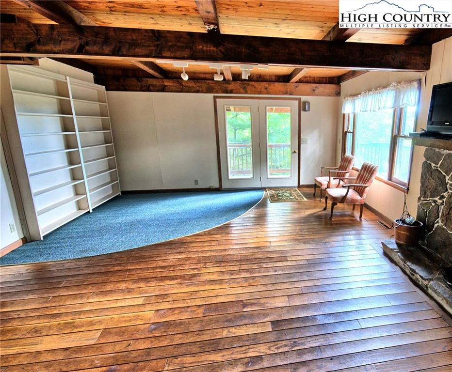 Image number 15 for the current listing