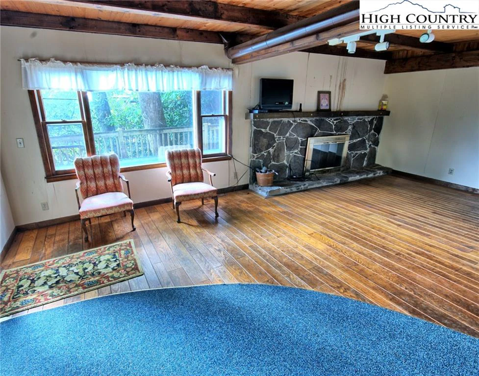 Image number 14 for the current listing