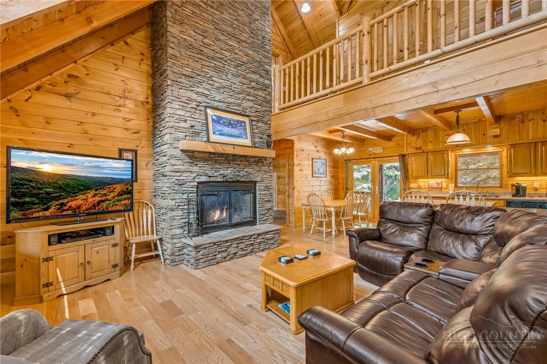 Image number 13 for the current listing