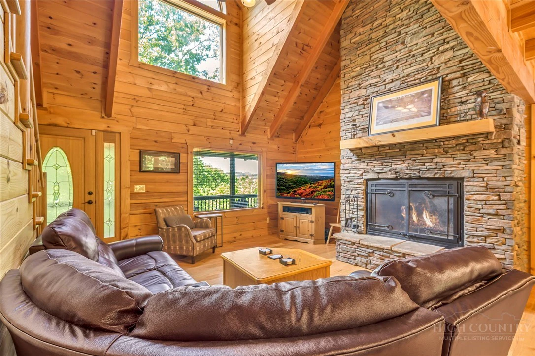 Image number 14 for the current listing