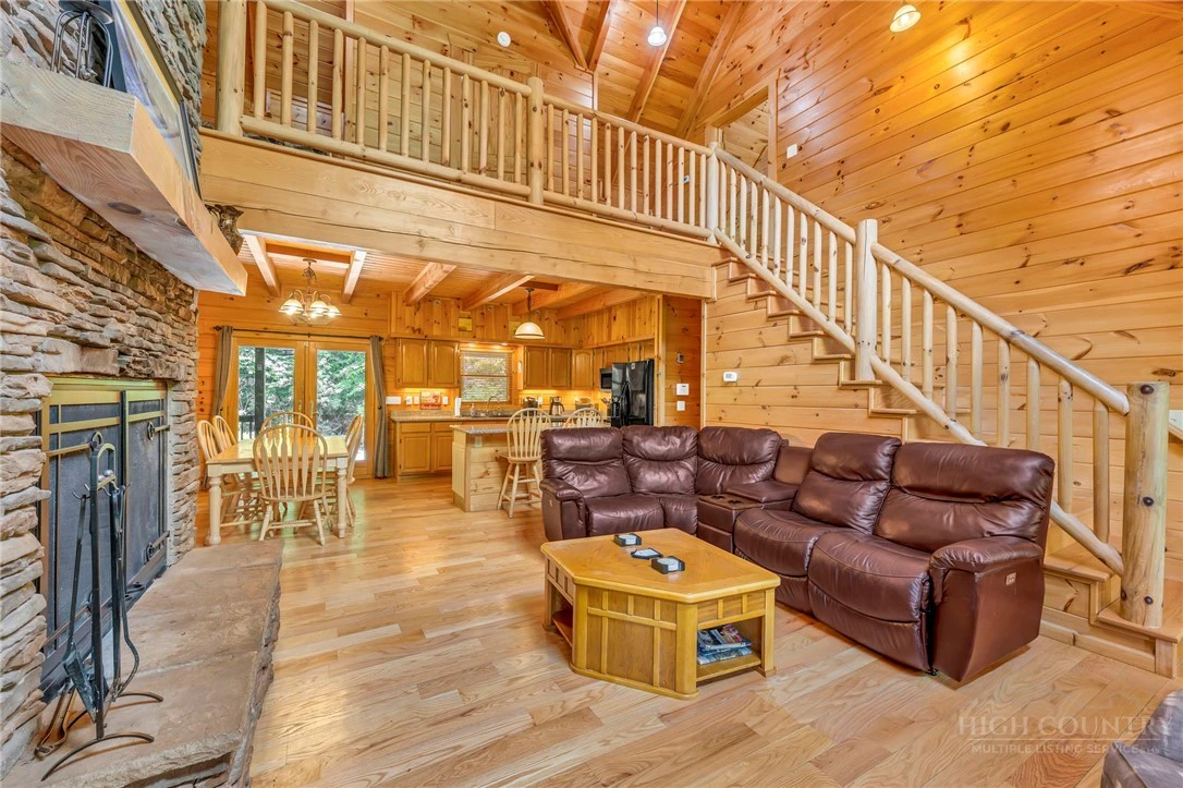 Image number 15 for the current listing