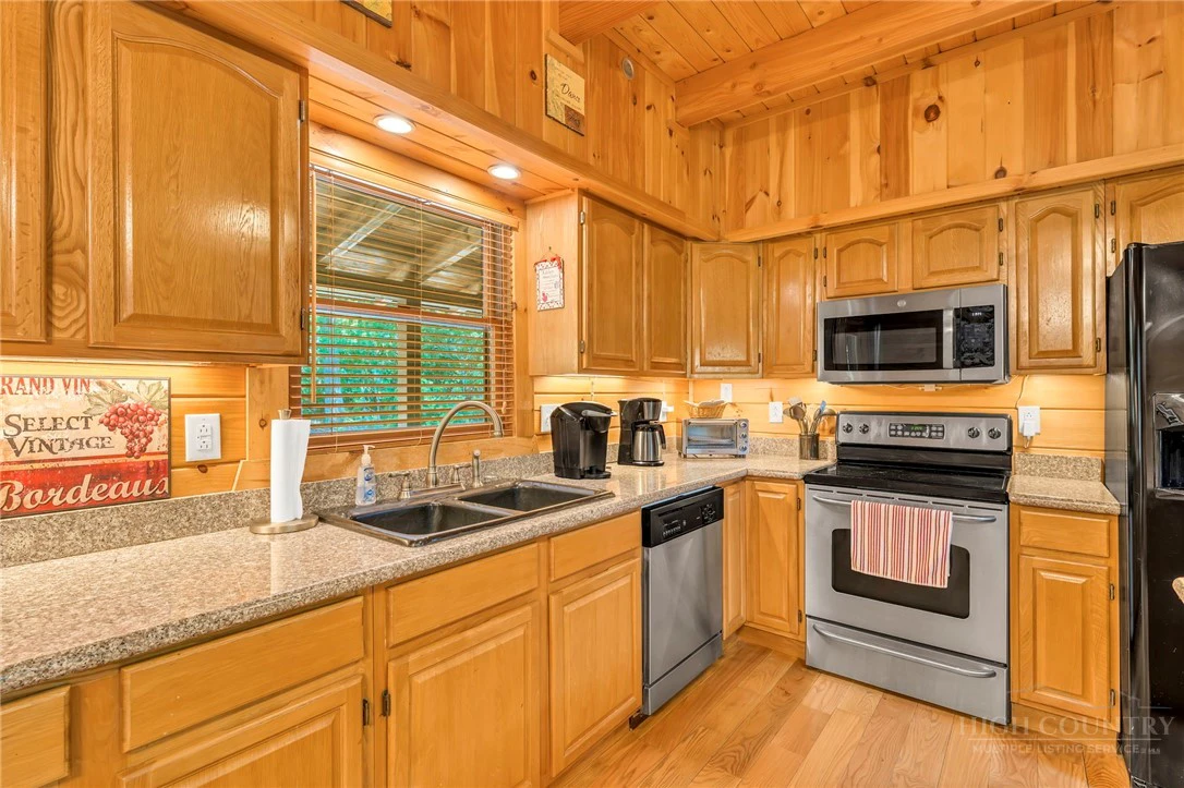Image number 18 for the current listing