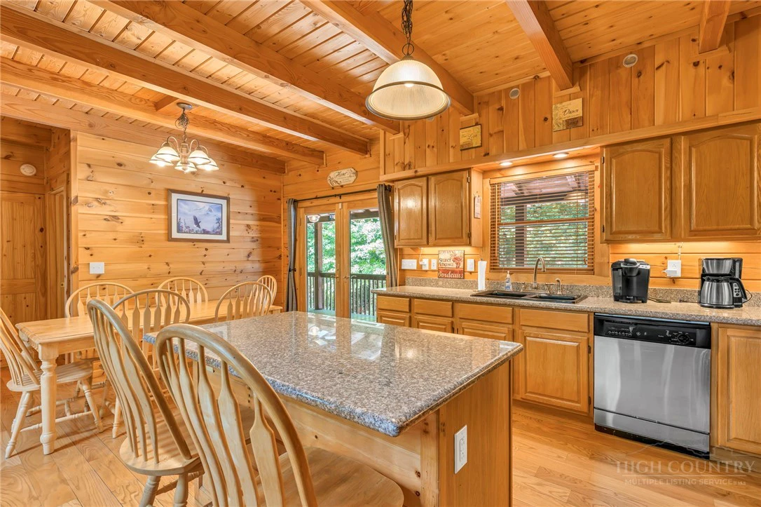 Image number 19 for the current listing