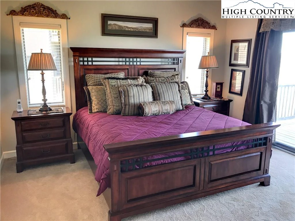 Image number 3 for the current listing